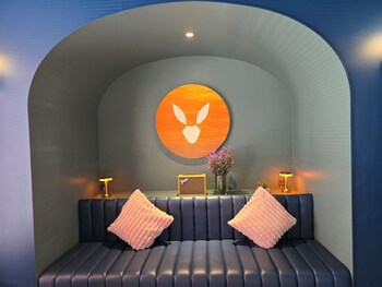 arni her ladies hotel