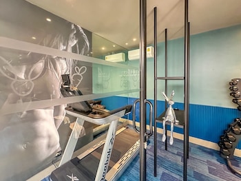 arni her ladies hotel