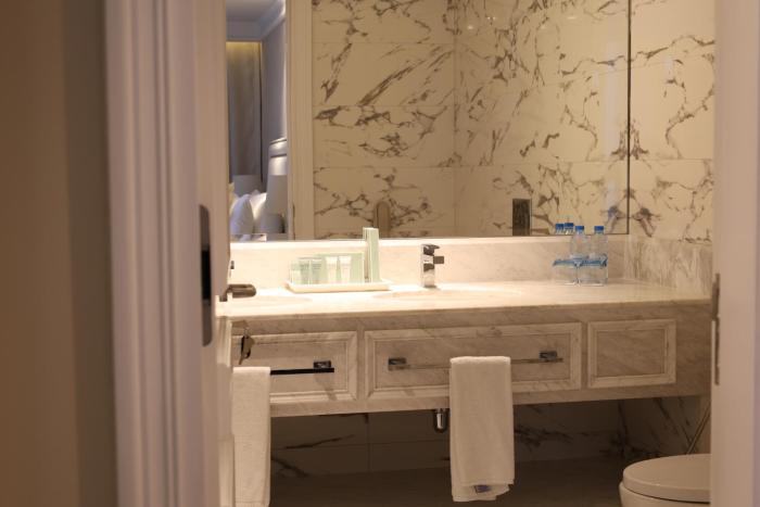 westpac hotel and suites westbay doha