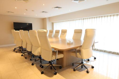 westpac hotel and suites westbay doha