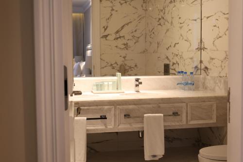 westpac hotel and suites westbay doha