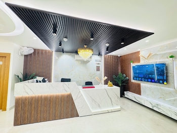 The Classic Crowne At Delhi Airport,,3 star