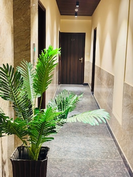 the classic crowne at delhi airport