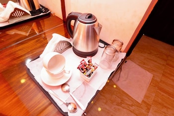 the classic crowne at delhi airport