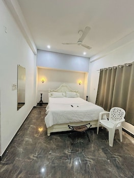 Hotel The White House Varanasi,,3 star