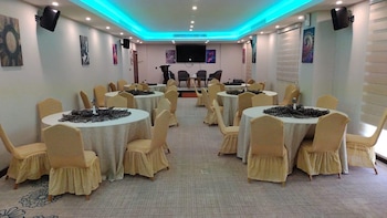 dancenter emerald near jeddah corniche