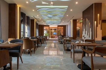 dancenter emerald near jeddah corniche