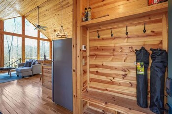 Fern Haven A Modern Take On Hocking Hills Cabins,59731 Siverly Creek Rd, Mcarthur, Oh,3 star