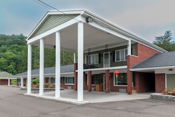 Valley Trail Inn,3527 Watkins Rd,2 star