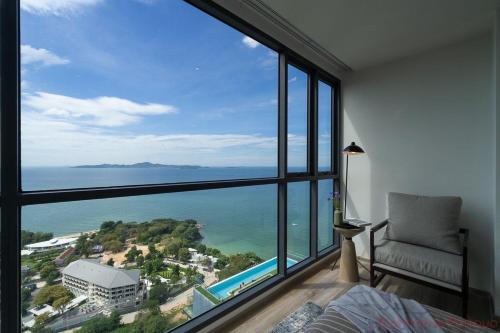 exclusive sea view 2 bed room high floor 2 balcony