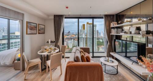 exclusive sea view 2 bed room high floor 2 balcony