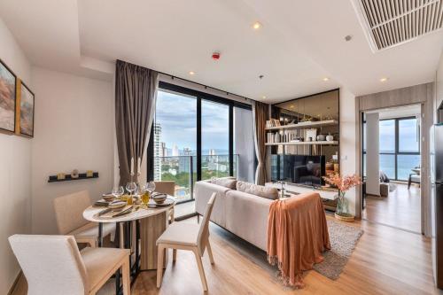 exclusive sea view 2 bed room high floor 2 balcony