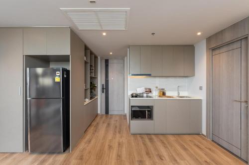 exclusive sea view 2 bed room high floor 2 balcony