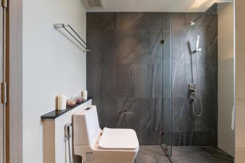 exclusive sea view 2 bed room high floor 2 balcony