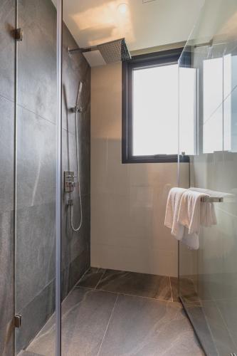 exclusive sea view 2 bed room high floor 2 balcony