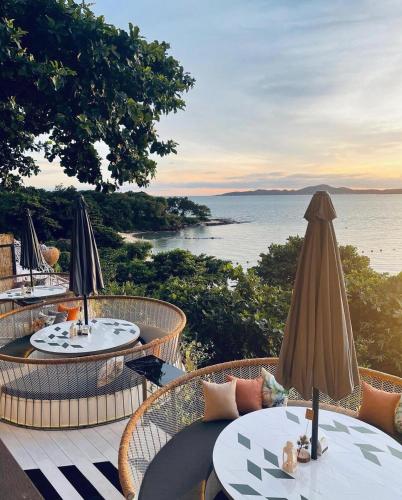 exclusive sea view 2 bed room high floor 2 balcony