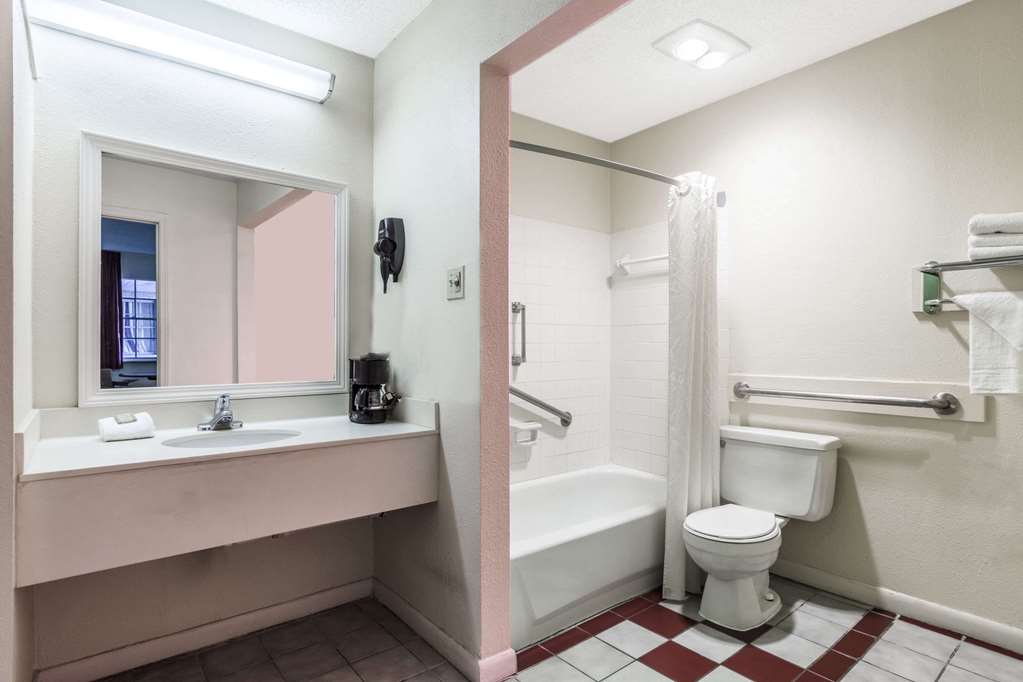 super 8 by wyndham new orleans