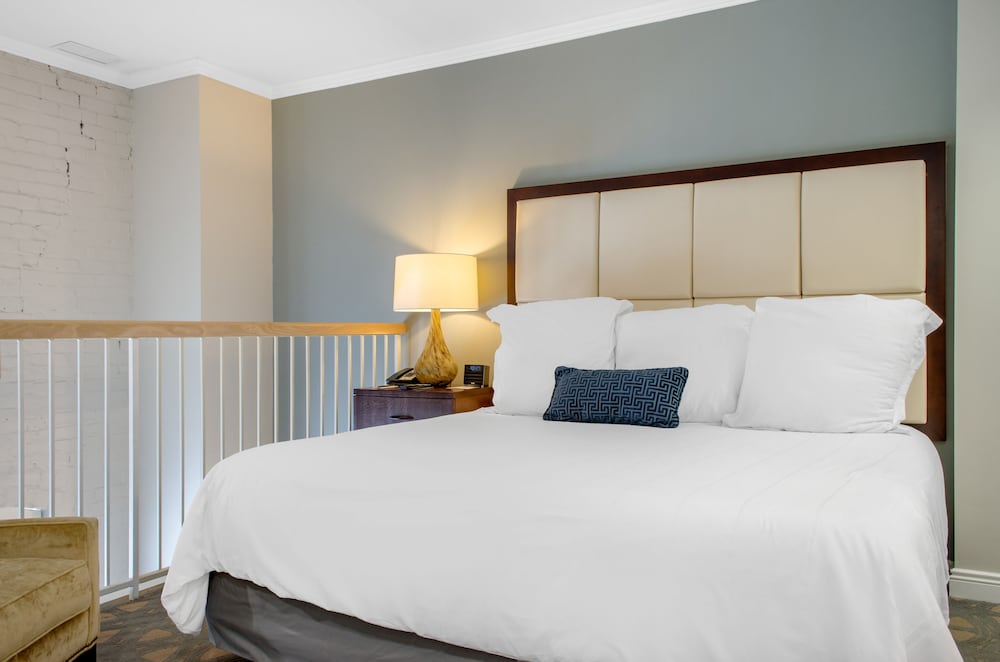 the riverfront hotel new orleans
