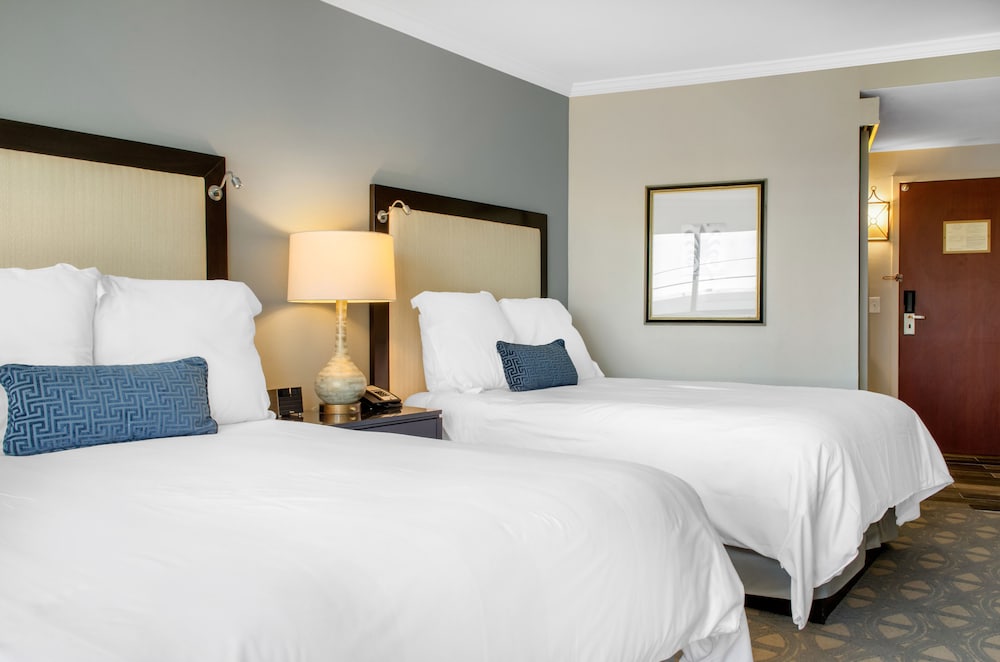 the riverfront hotel new orleans