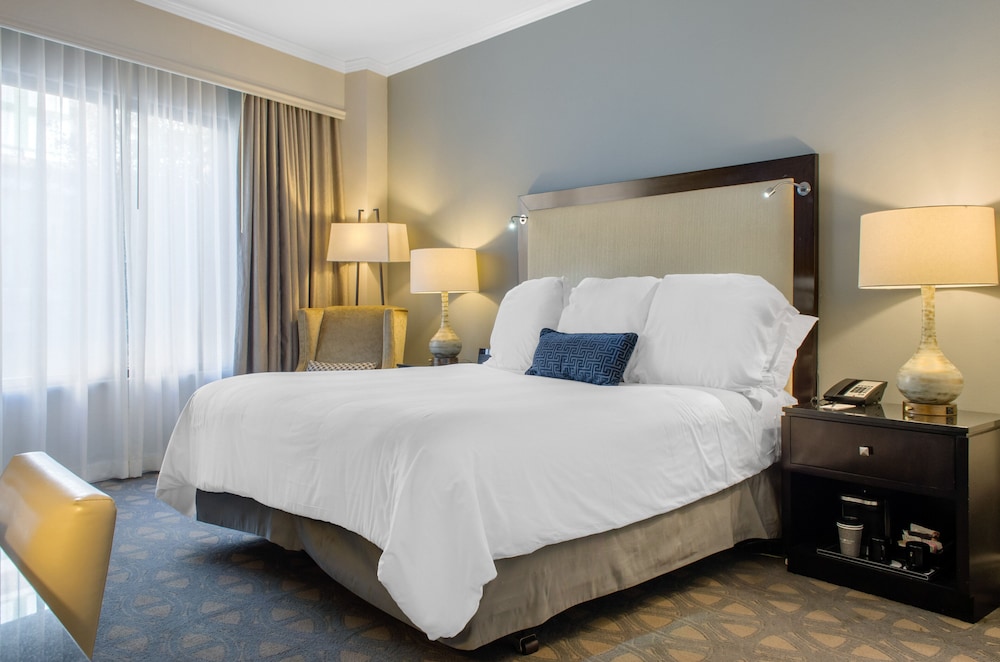 the riverfront hotel new orleans