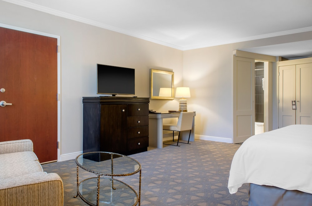 the riverfront hotel new orleans