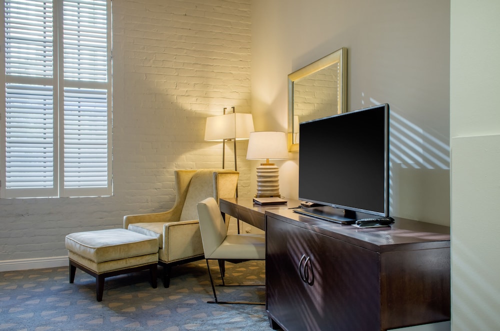 the riverfront hotel new orleans