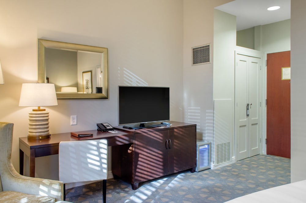 the riverfront hotel new orleans