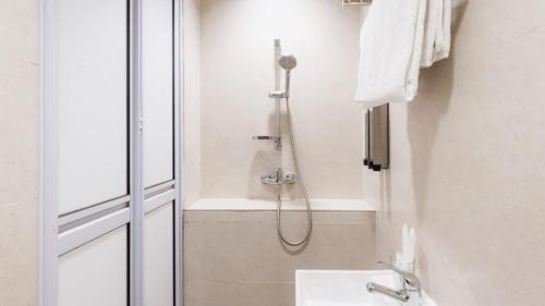 hotel calmo hamilton