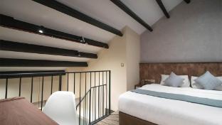 hotel calmo hamilton