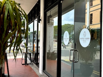 Hotel Calmo Hamilton,,2 star