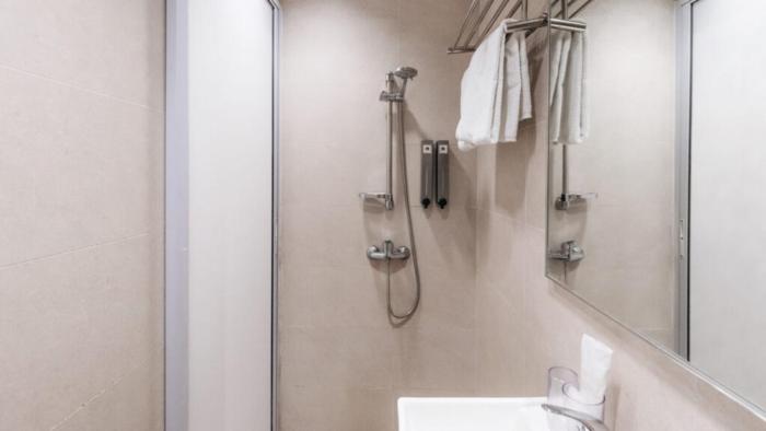 hotel calmo hamilton