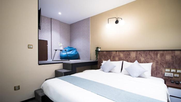 hotel calmo hamilton