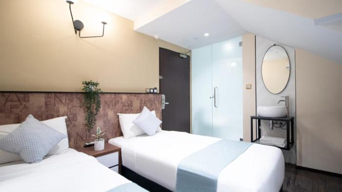 hotel calmo hamilton