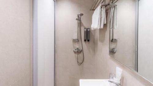 hotel calmo hamilton