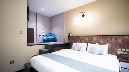 hotel calmo hamilton