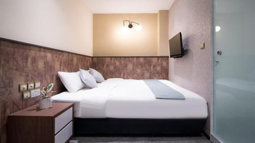 hotel calmo hamilton