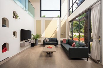 Elivaas Cloud 7 | 4 Bhk Villa With Pvt Pool,,3 star