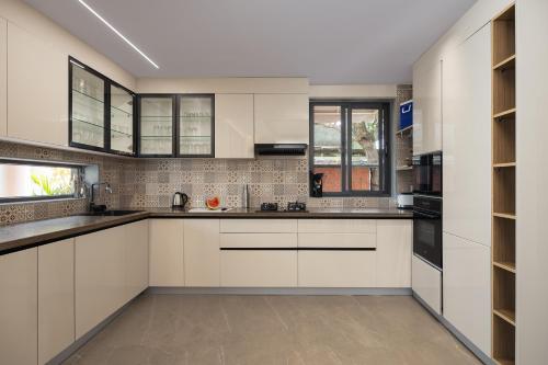 elivaas cloud 7 4 bhk villa with pvt pool