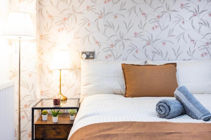 3 bedroom apartment by river thames