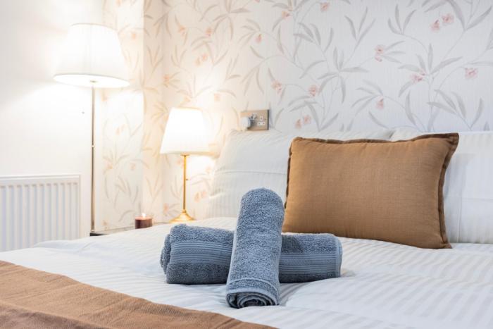 3 bedroom apartment by river thames