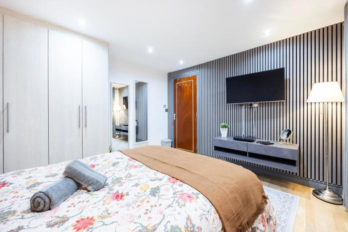 3 bedroom apartment by river thames