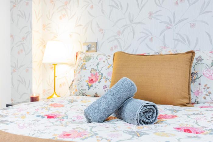 3 bedroom apartment by river thames