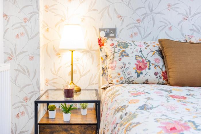 3 bedroom apartment by river thames