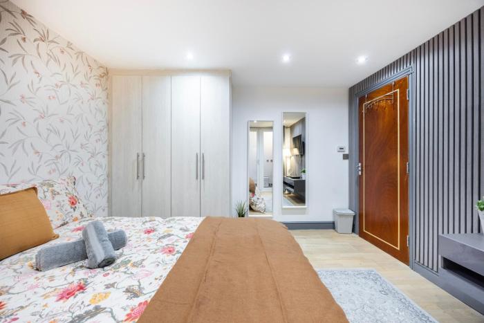 3 bedroom apartment by river thames