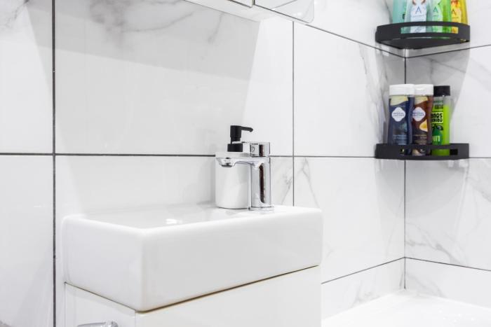 3 bedroom apartment by river thames