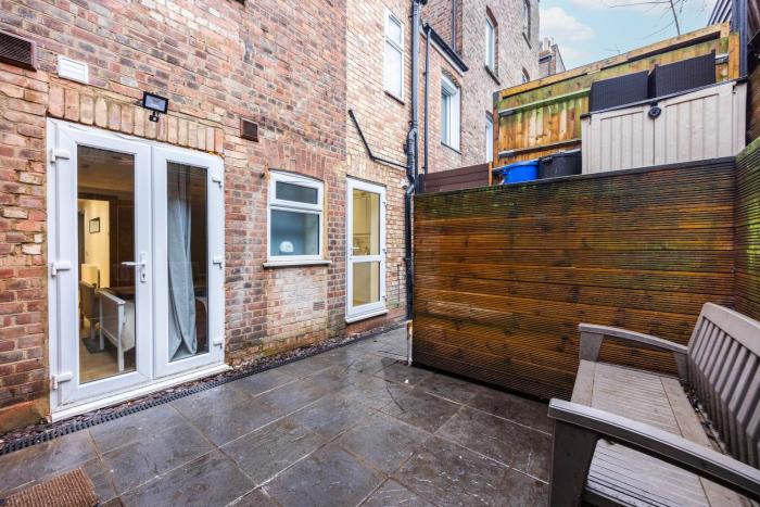 3 bedroom apartment by river thames