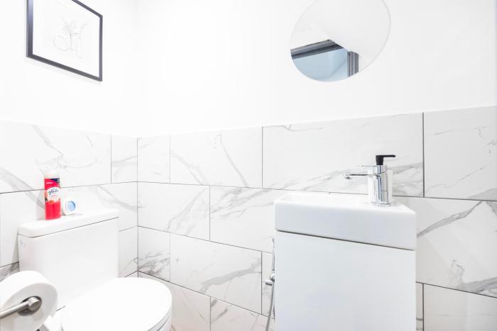 3 bedroom apartment by river thames