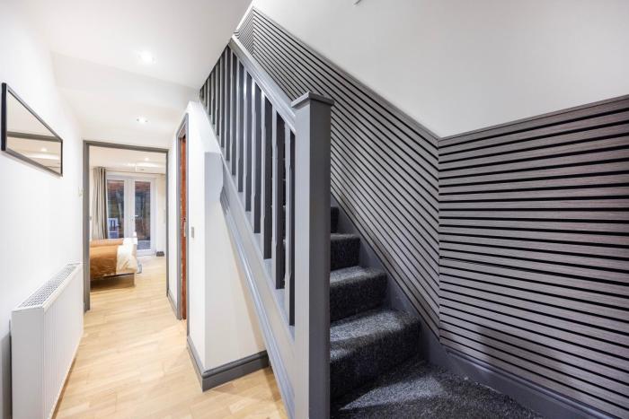 3 bedroom apartment by river thames