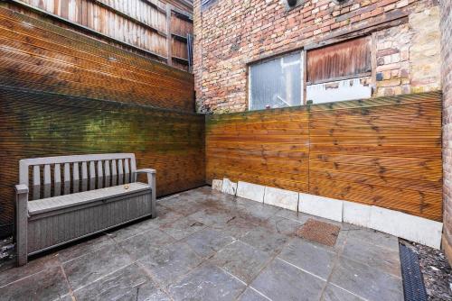 3 bedroom apartment by river thames