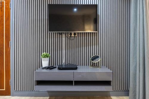 3 bedroom apartment by river thames